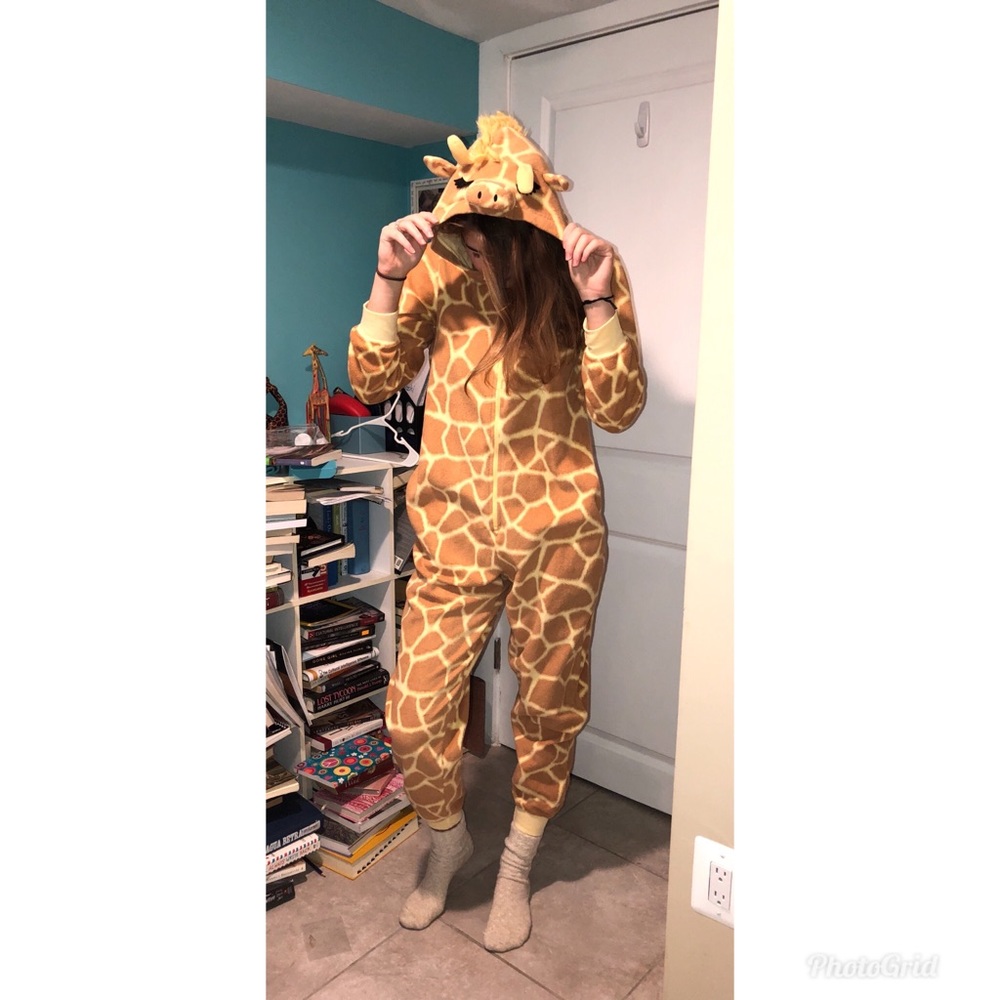 NEW GIRAFFE ONESIE !! 🦒